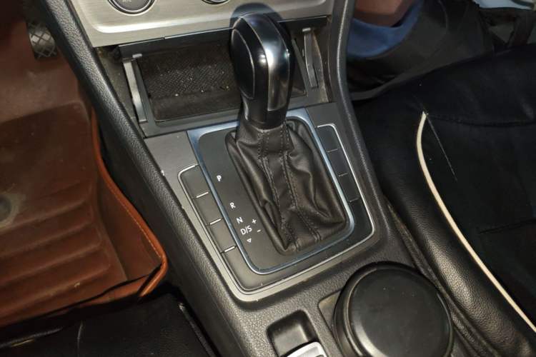 Used Volkswagen Golf 2016 1.6L Automatic Comfort Model Gear Lever