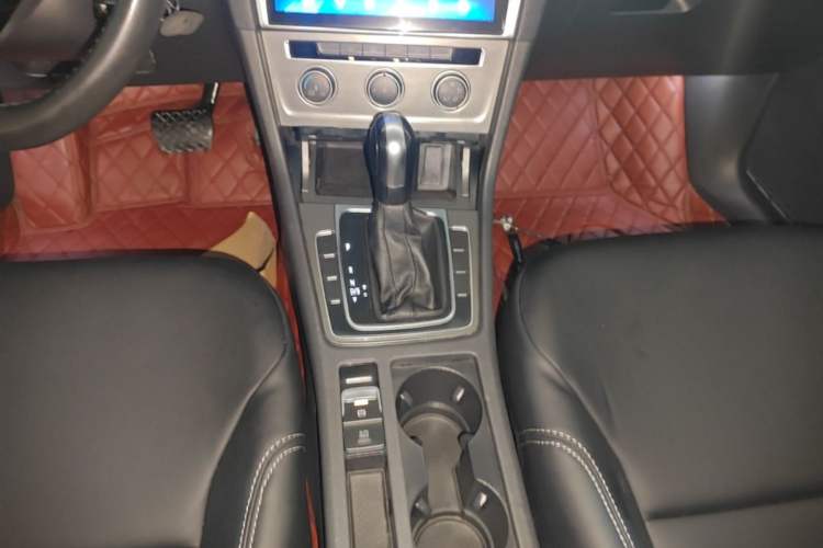 Used Volkswagen Golf 2016 1.6L Automatic Comfort Model Gear Lever