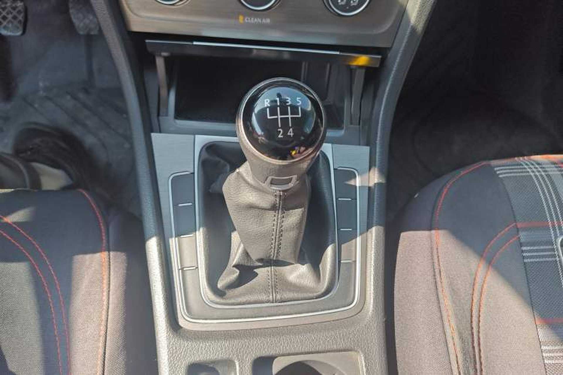 Used Volkswagen Golf 2016 230TSI Manual Comfort Version Gear Lever