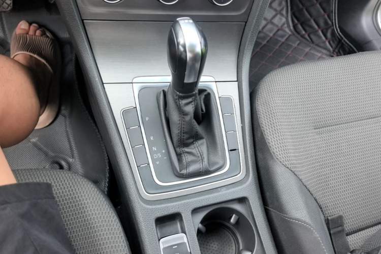 Used Volkswagen Golf 2016 230TSI Automatic Comfort Version Gear Lever