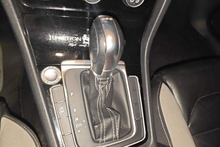 Used Volkswagen Golf 2016 1.4TSI Automatic R-Line Gear Lever