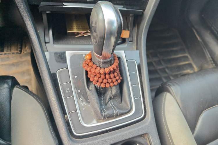 Used Volkswagen Golf 2016 1.4TSI Automatic R-Line Gear Lever