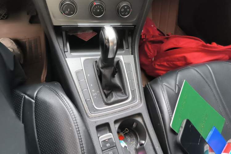Used Volkswagen Golf 2016 230TSI Automatic Comfort Version Gear Lever