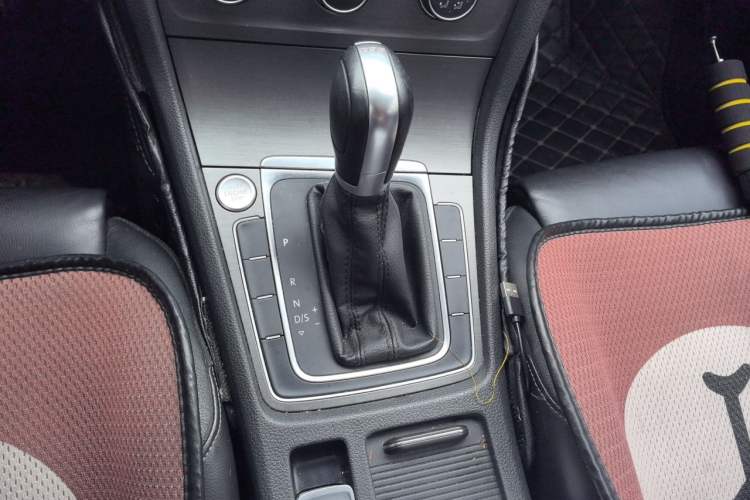 Used Volkswagen Golf 2016 230TSI Automatic Luxury Version Gear Lever