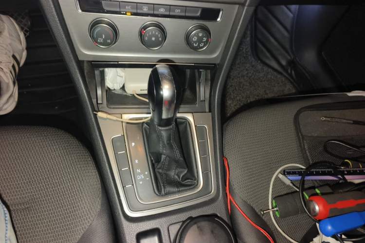 Used Volkswagen Golf 2016 1.6L Automatic Comfort Model Gear Lever