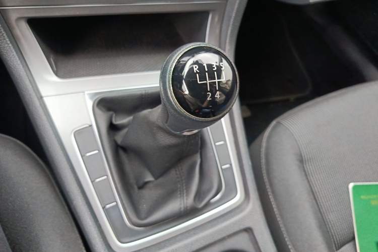 Used Volkswagen Golf 2016 1.6L Manual Fashion Edition Gear Lever