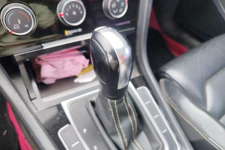 Used Volkswagen Golf 2016 1.4 TSI 25th Anniversary Edition Gear Lever