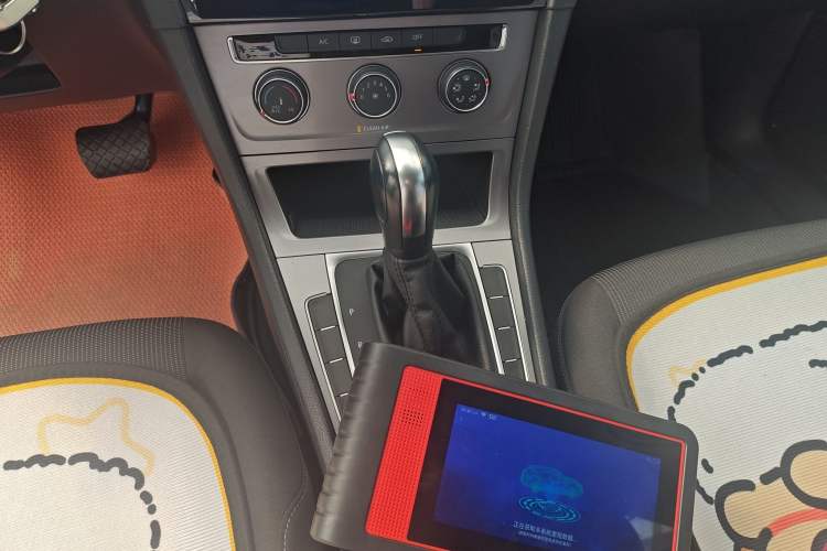 Used Volkswagen Golf 2016 1.6L Automatic Fashion Model Gear Lever