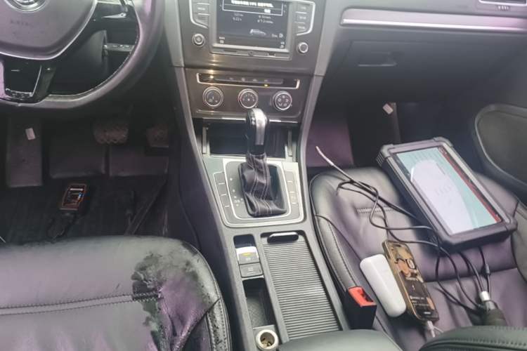Used Volkswagen Golf 2016 1.6L Automatic Comfort Model Gear Lever