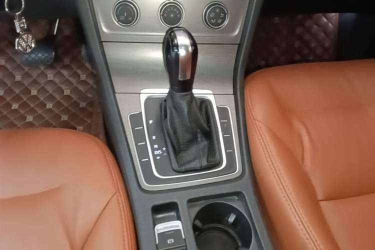 Used Volkswagen Golf 2016 1.6L Automatic Comfort Model Gear Lever