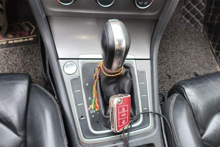 Used Volkswagen Golf 2016 230TSI Automatic Luxury Version Gear Lever