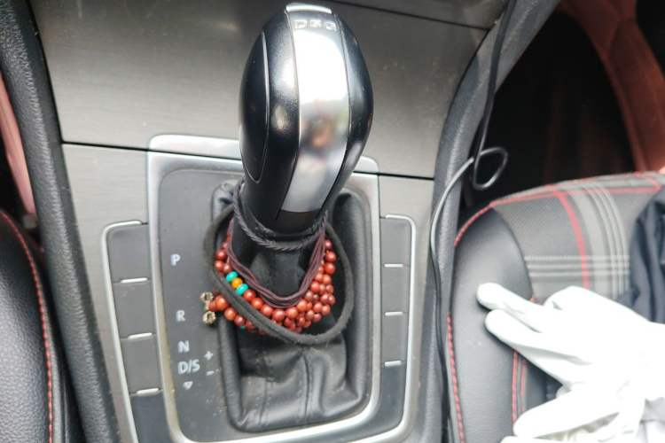 Used Volkswagen Golf 2016 230TSI Automatic Comfort Version Gear Lever