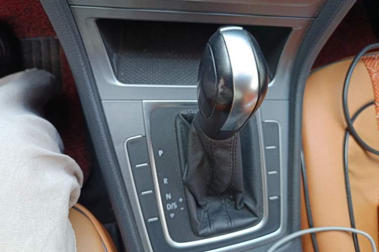 Used Volkswagen Golf 2016 1.6L Automatic Fashion Model Gear Lever