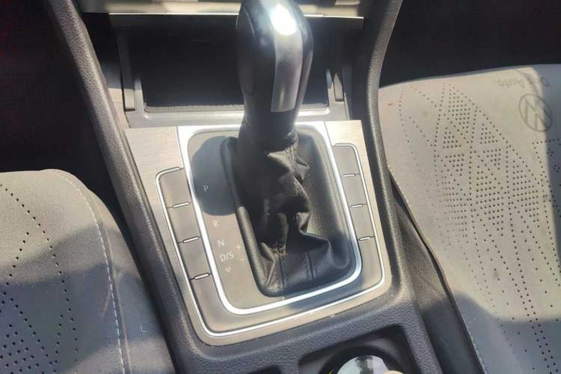 Used Volkswagen Golf 2016 1.6L Automatic Comfort Model Gear Lever