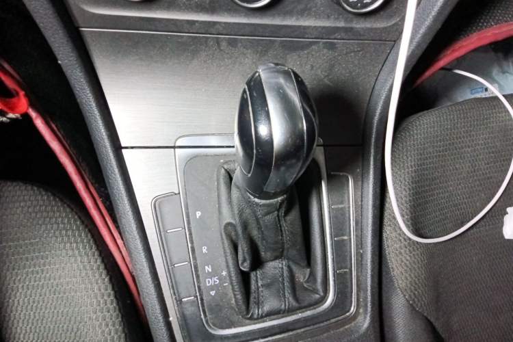 Used Volkswagen Golf 2016 1.6L Automatic Comfort Model Gear Lever