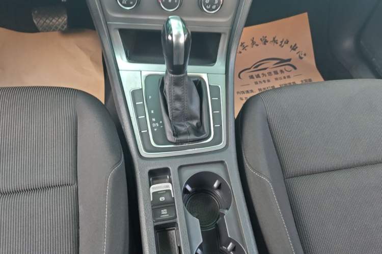 Used Volkswagen Golf 2016 1.6L Automatic Fashion Model Gear Lever