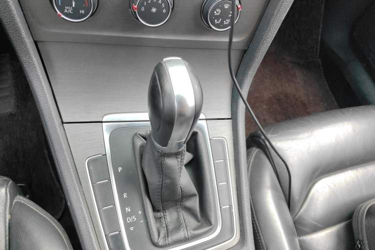 Used Volkswagen Golf 2016 1.6L Automatic Comfort Model Gear Lever