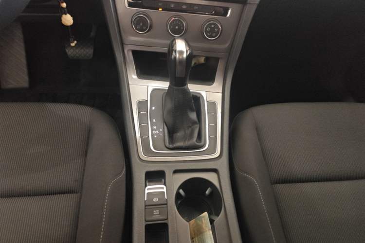 Used Volkswagen Golf 2016 1.6L Automatic Fashion Model Gear Lever