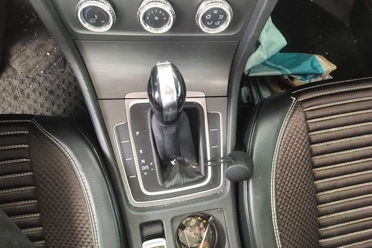 Used Volkswagen Golf 2016 1.6L Automatic Comfort Model Gear Lever