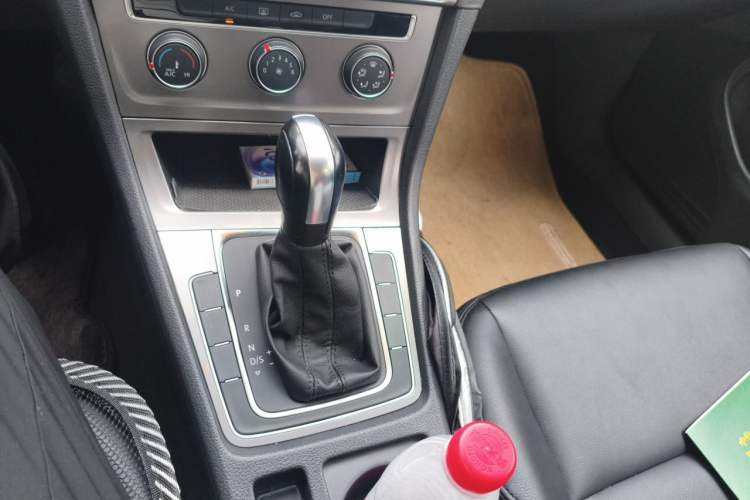Used Volkswagen Golf 2016 1.6L Automatic Fashion Model Gear Lever