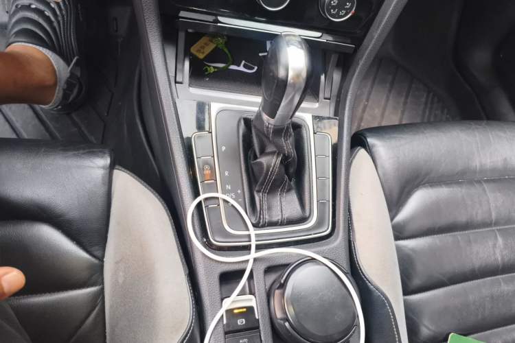 Used Volkswagen Golf 2016 1.4TSI Automatic R-Line Gear Lever
