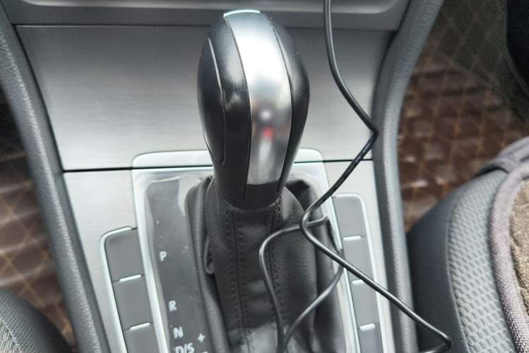 Used Volkswagen Golf 2016 1.6L Automatic Comfort Model Gear Lever