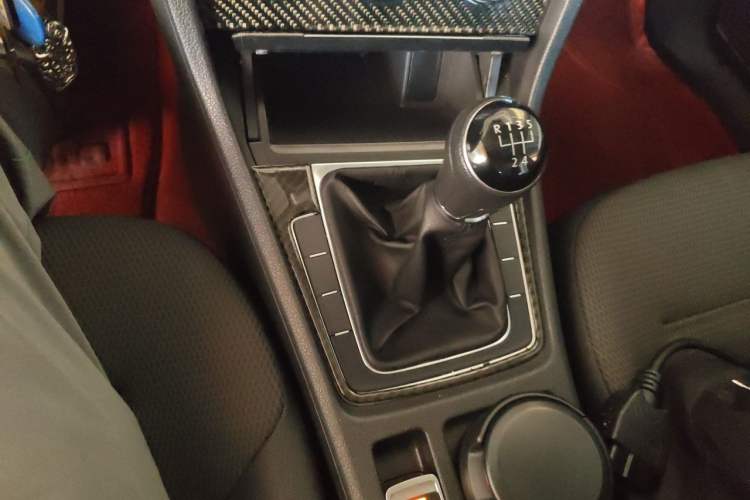 Used Volkswagen Golf 2016 230TSI Manual Comfort Version Gear Lever