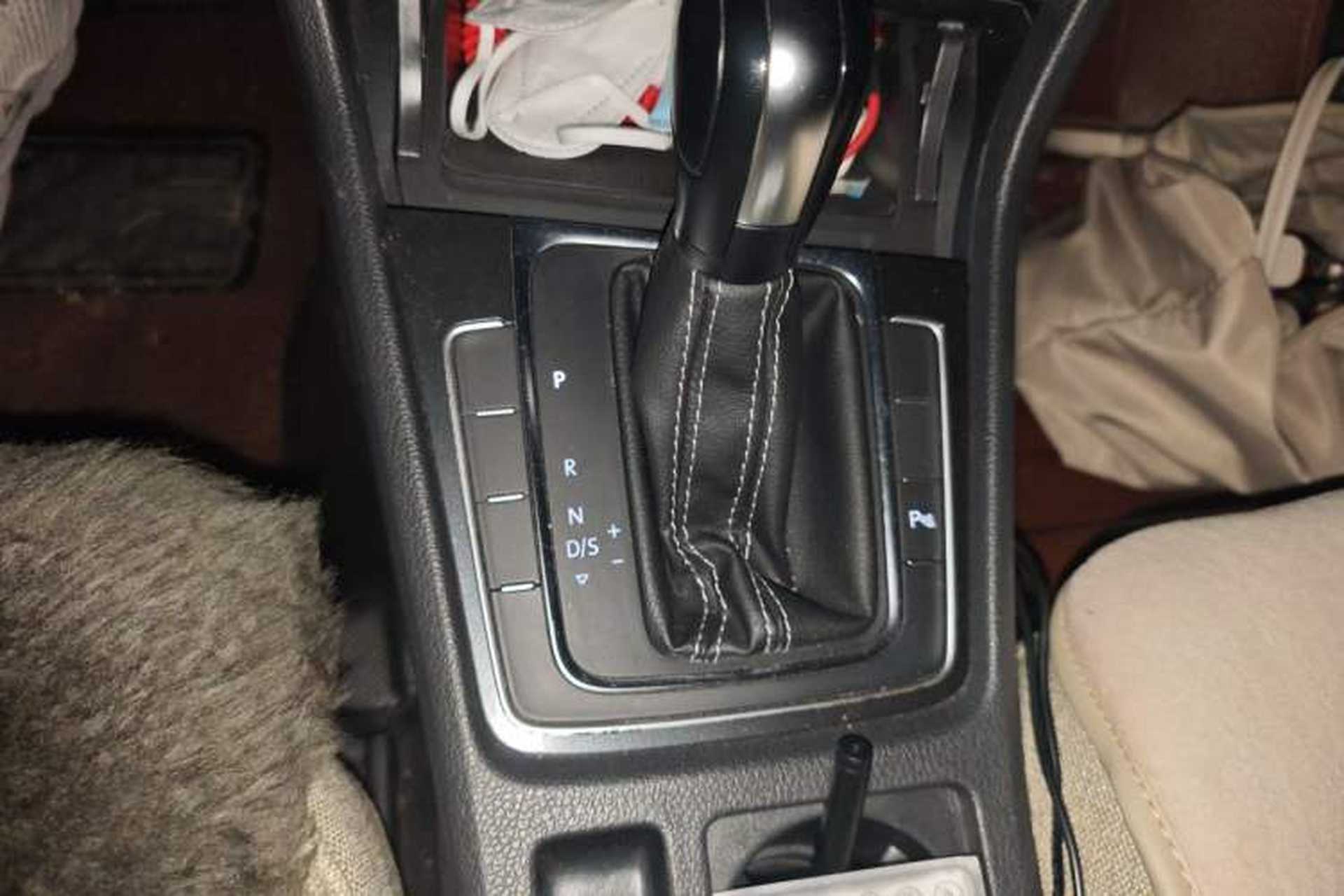Used Volkswagen Golf 2016 1.6L Automatic Comfort Model Gear Lever