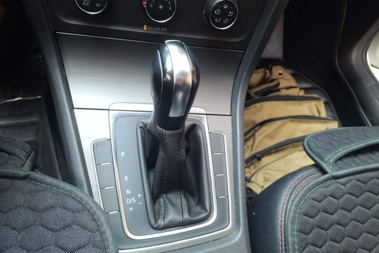 Used Volkswagen Golf 2016 1.6L Automatic Comfort Model Gear Lever