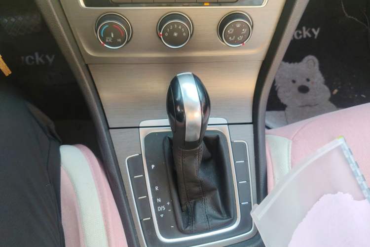 Used Volkswagen Golf 2016 1.6L Automatic Comfort Model Gear Lever