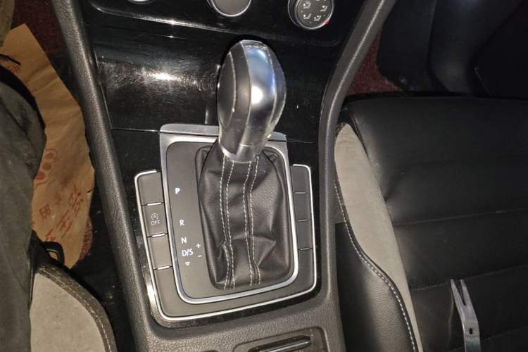 Used Volkswagen Golf 2016 1.4TSI Automatic R-Line Gear Lever