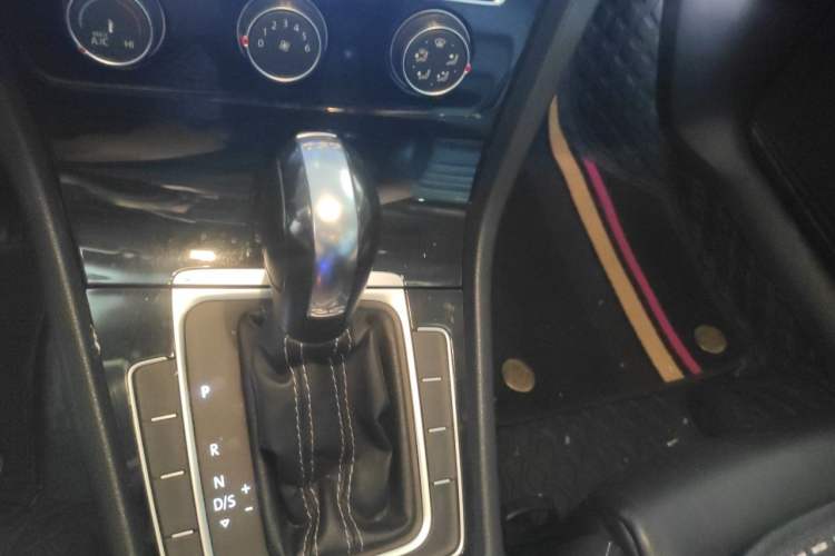 Used Volkswagen Golf 2016 1.4 TSI 25th Anniversary Edition Gear Lever