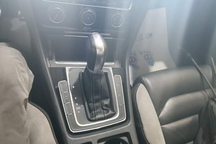 Used Volkswagen Golf 2016 1.4TSI Automatic R-Line Gear Lever