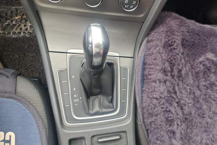 Used Volkswagen Golf 2016 1.6L Automatic Comfort Model Gear Lever