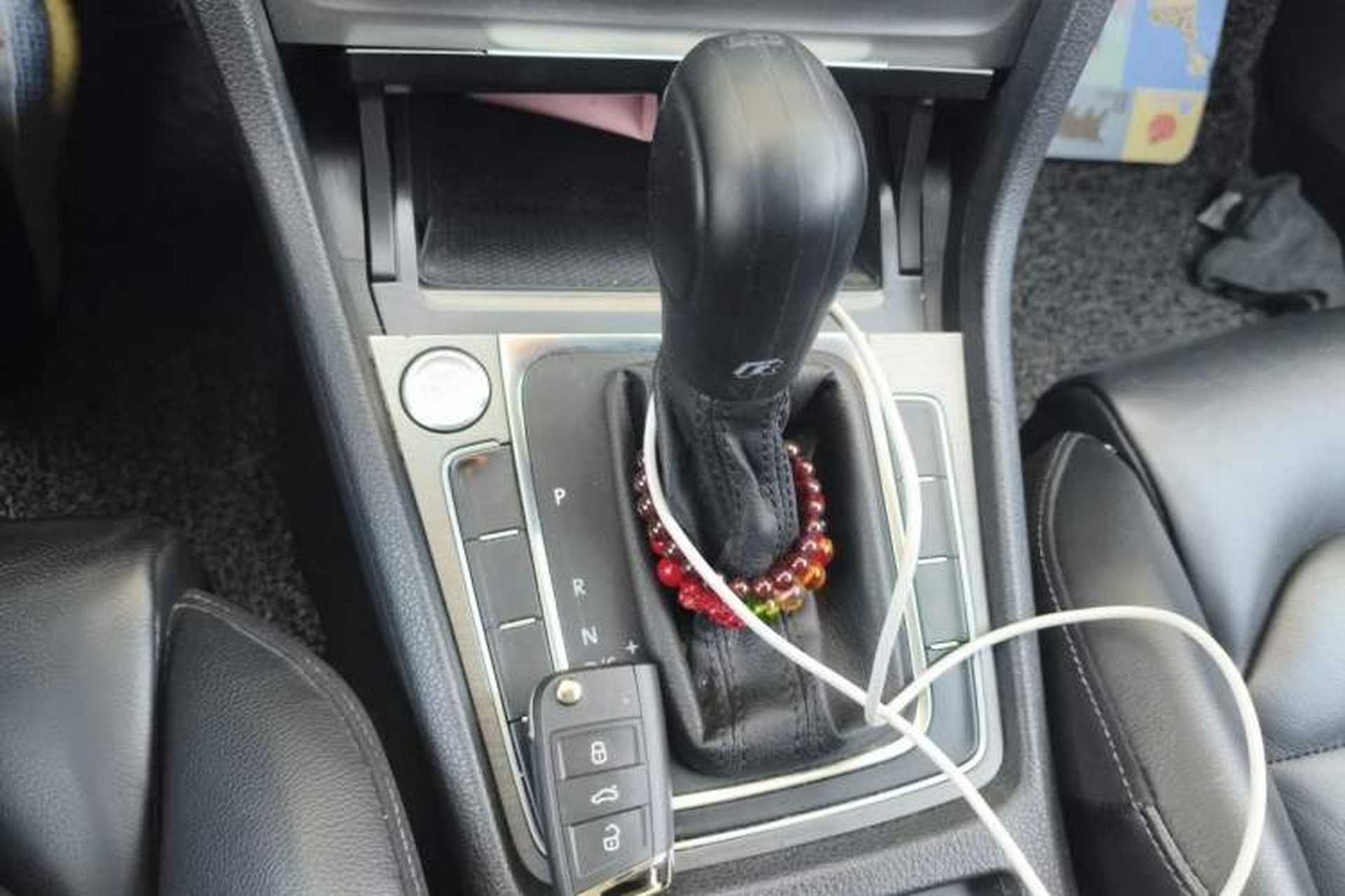 Used Volkswagen Golf 2016 230TSI Automatic Luxury Version Gear Lever