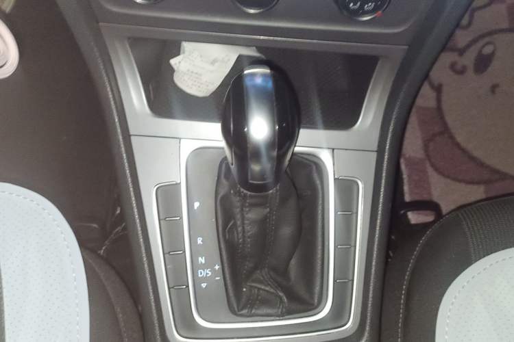Used Volkswagen Golf 2016 1.6L Automatic Fashion Model Gear Lever