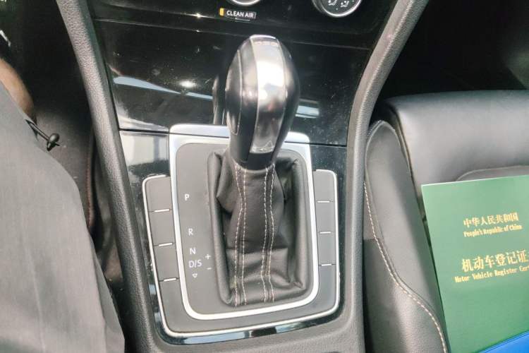 Used Volkswagen Golf 2016 1.4 TSI 25th Anniversary Edition Gear Lever