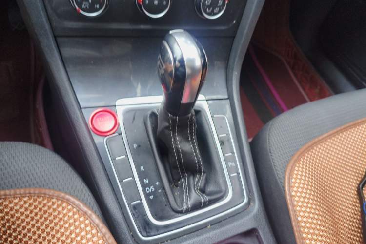 Used Volkswagen Golf 2016 1.6L Automatic Comfort Model Gear Lever
