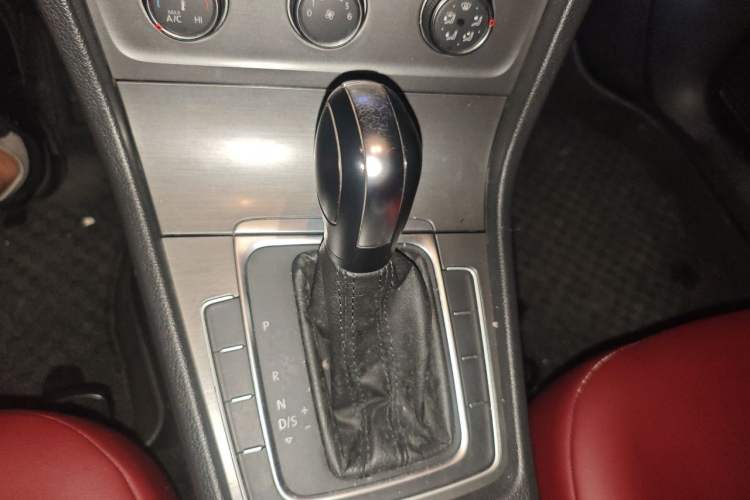 Used Volkswagen Golf 2016 1.6L Automatic Comfort Model Gear Lever