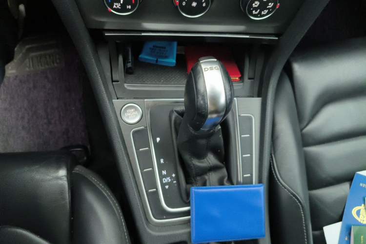 Used Volkswagen Golf 2016 230TSI Automatic Luxury Version Gear Lever