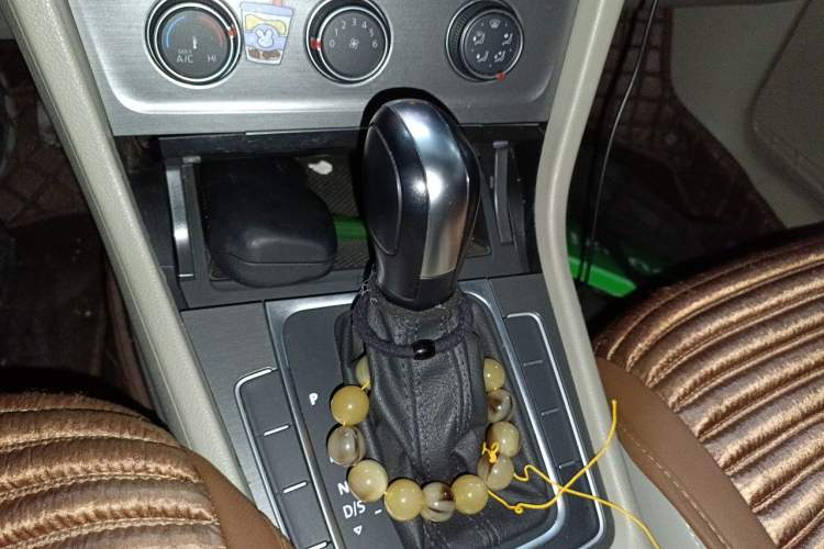 Used Volkswagen Golf 2016 1.6L Automatic Comfort Model Gear Lever