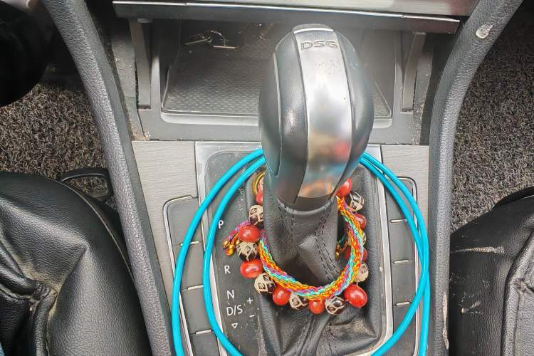 Used Volkswagen Golf 2016 230TSI Automatic Comfort Version Gear Lever
