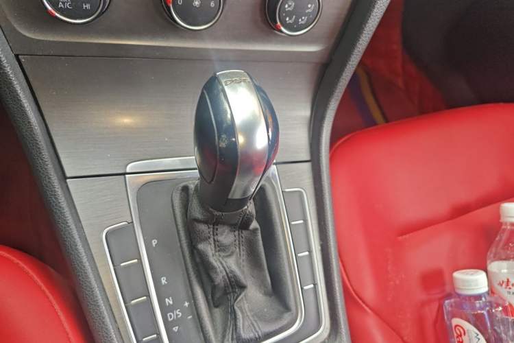 Used Volkswagen Golf 2016 230TSI Automatic Comfort Version Gear Lever