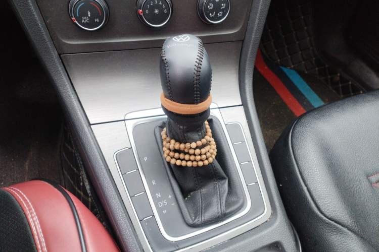 Used Volkswagen Golf 2016 1.6L Automatic Comfort Model Gear Lever