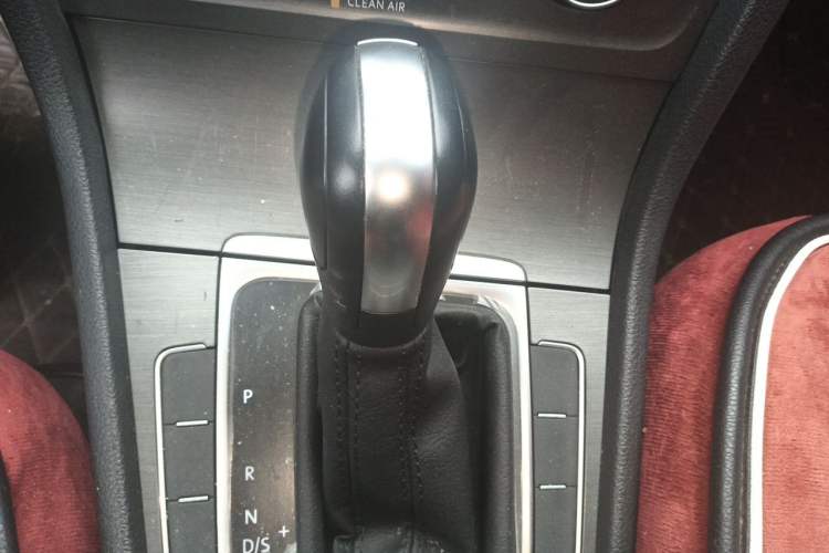 Used Volkswagen Golf 2016 1.6L Automatic Comfort Model Gear Lever