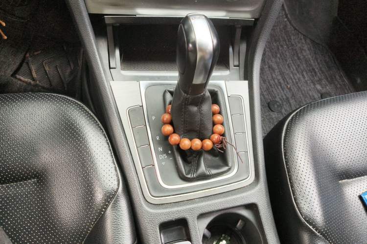 Used Volkswagen Golf 2016 230TSI Automatic Comfort Version Gear Lever