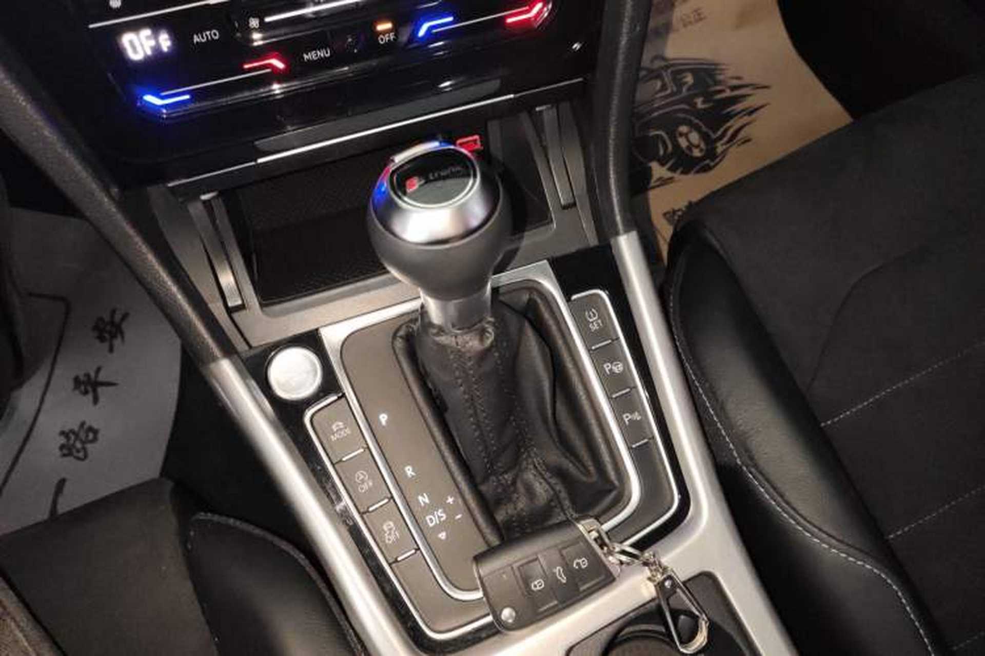 Used Volkswagen Golf 2016 230TSI Automatic Luxury Version Gear Lever