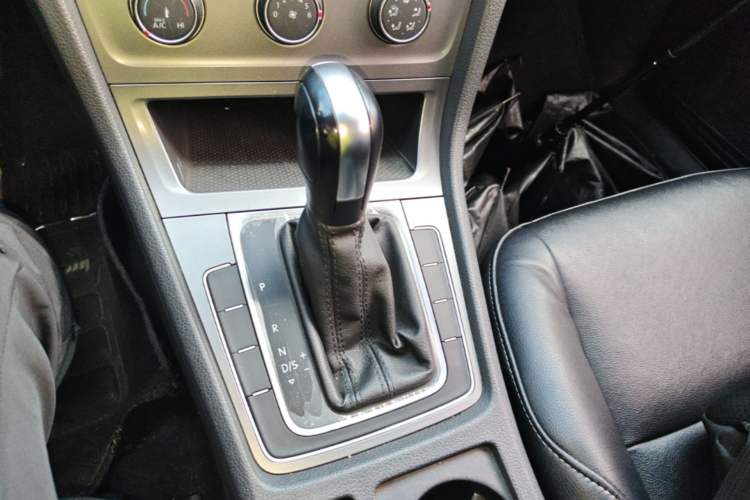 Used Volkswagen Golf 2016 1.6L Automatic Fashion Model Gear Lever