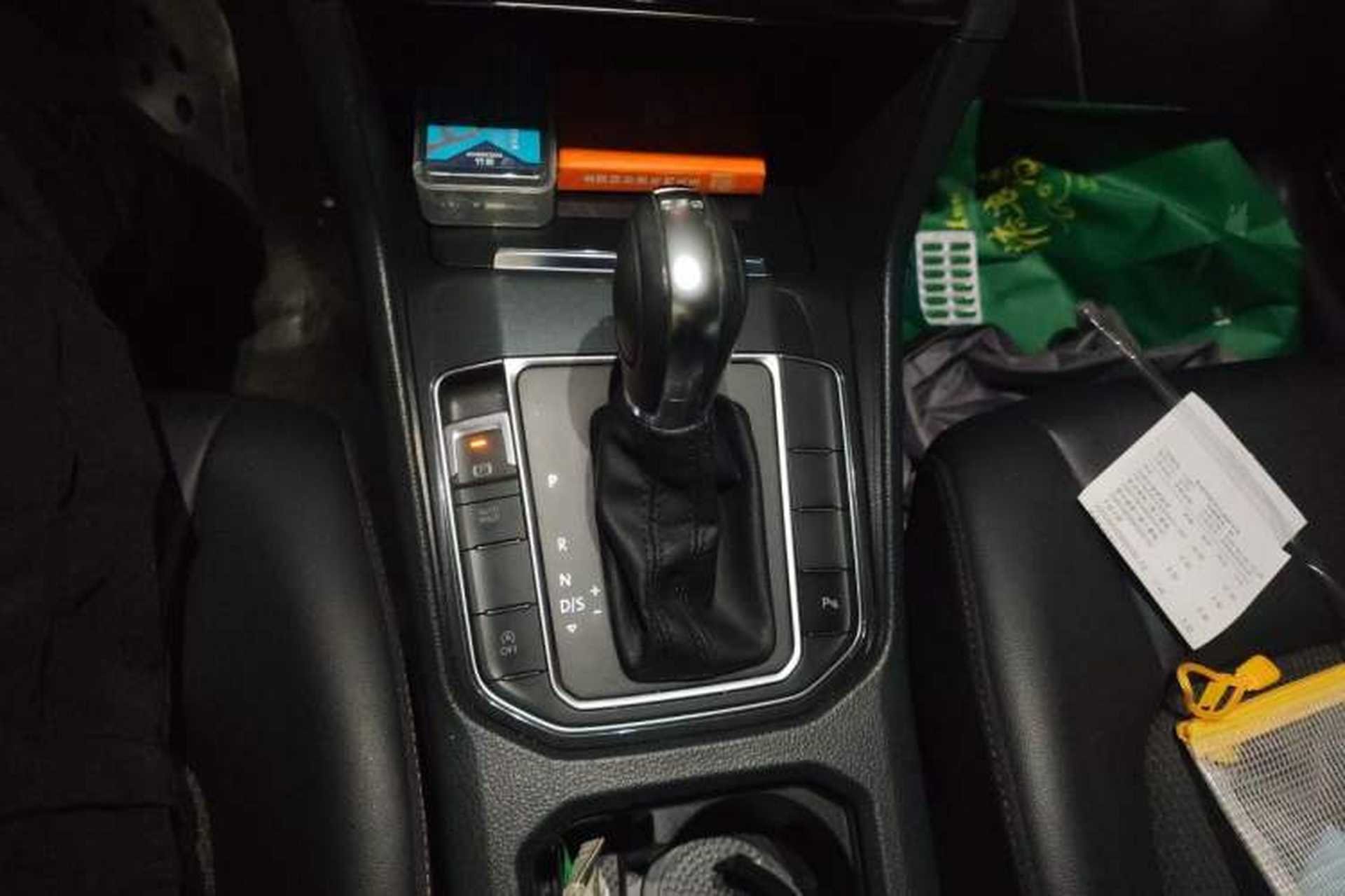 Used Volkswagen Golf 2016 230TSI Automatic Luxury Version Gear Lever