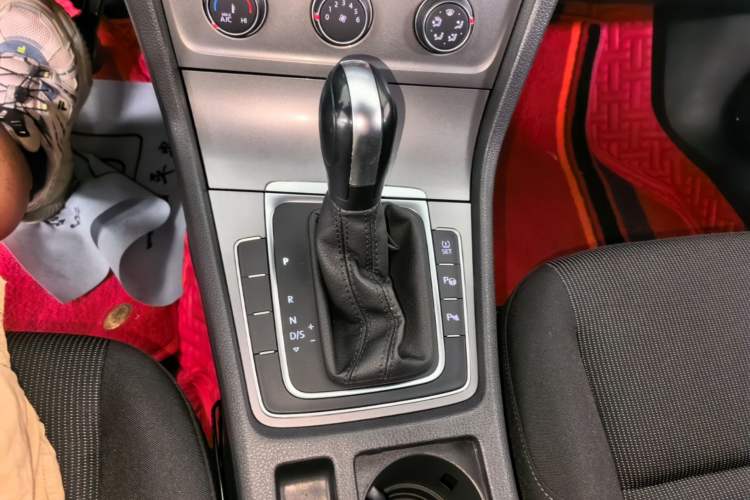 Used Volkswagen Golf 2016 1.6L Automatic Fashion Model Gear Lever